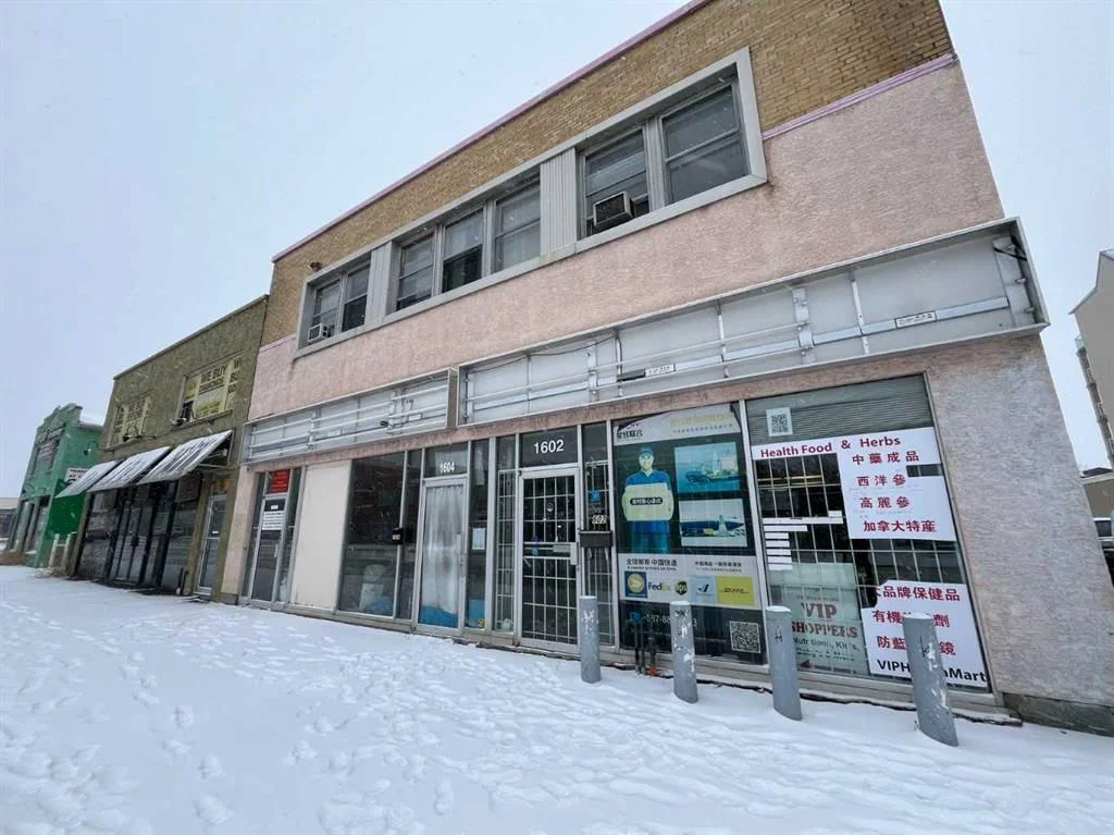 1604 Centre Street NE, Calgary — main listing photo