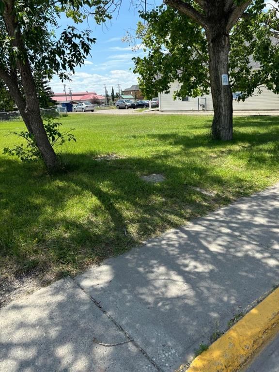 313 FIRST Street E, Cochrane — photo 3 of 9
