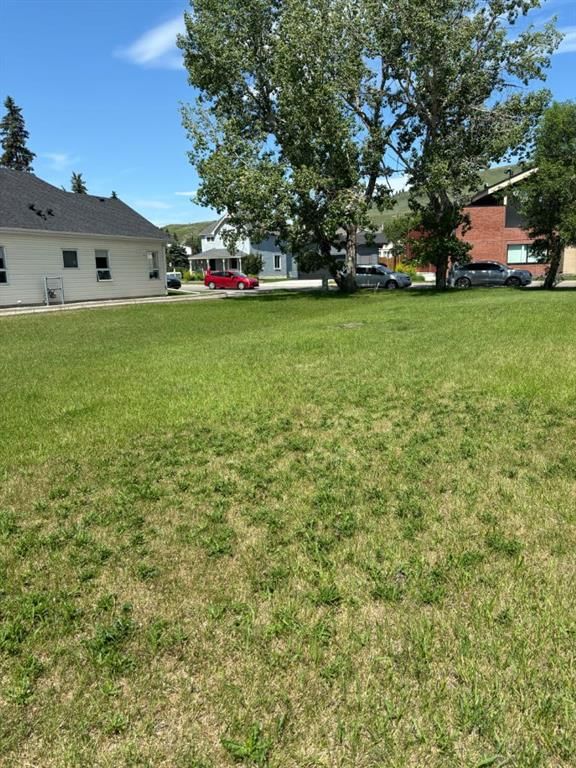 313 FIRST Street E, Cochrane — photo 5 of 9