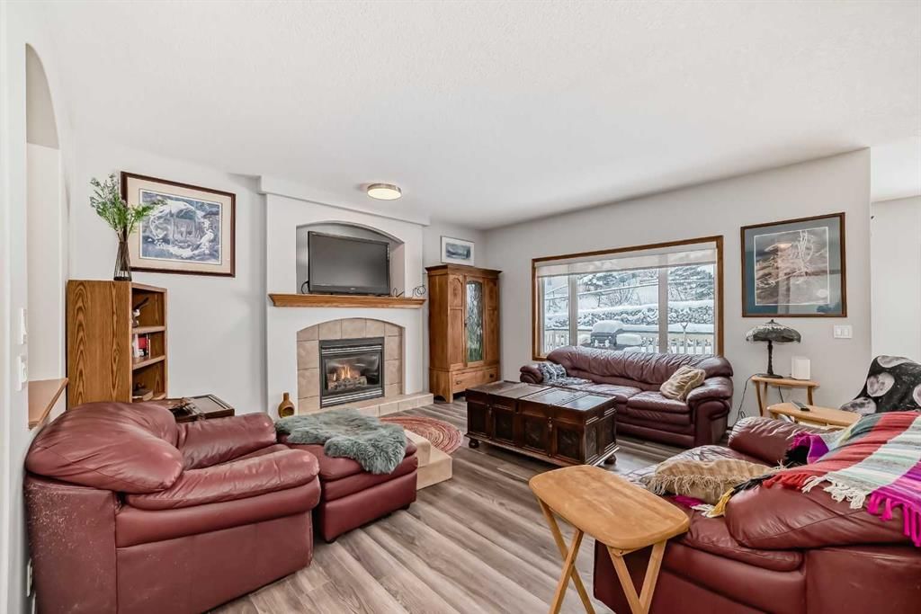 13 Bow Ridge Drive, Cochrane — photo 2 of 12