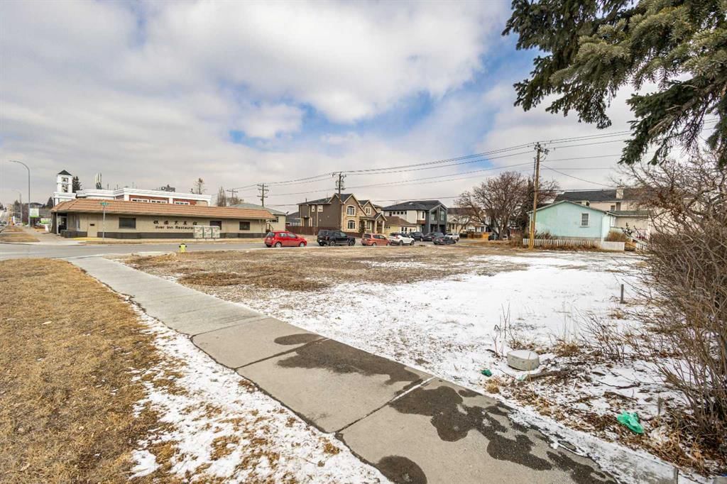 2620 Centre Street NE, Calgary — photo 5 of 13