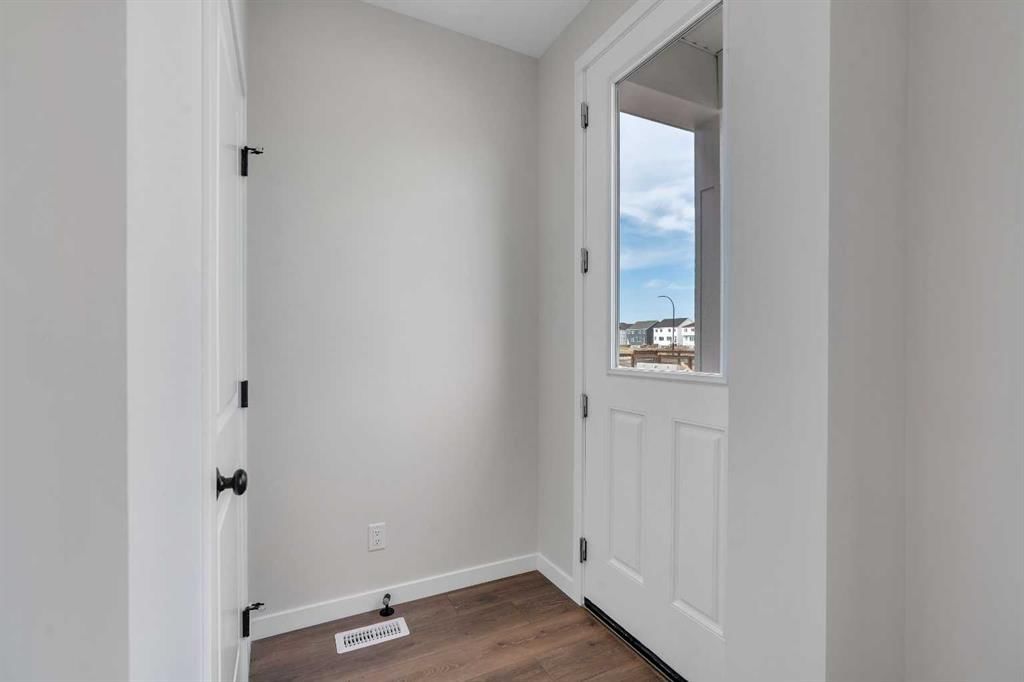 225 Heirloom Way SE, Calgary — photo 2 of 40