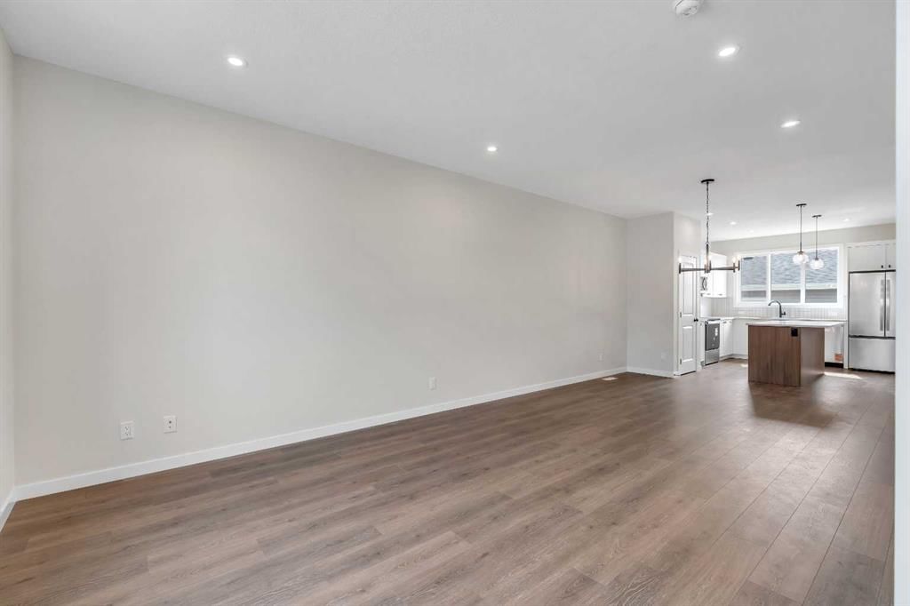 225 Heirloom Way SE, Calgary — photo 3 of 40