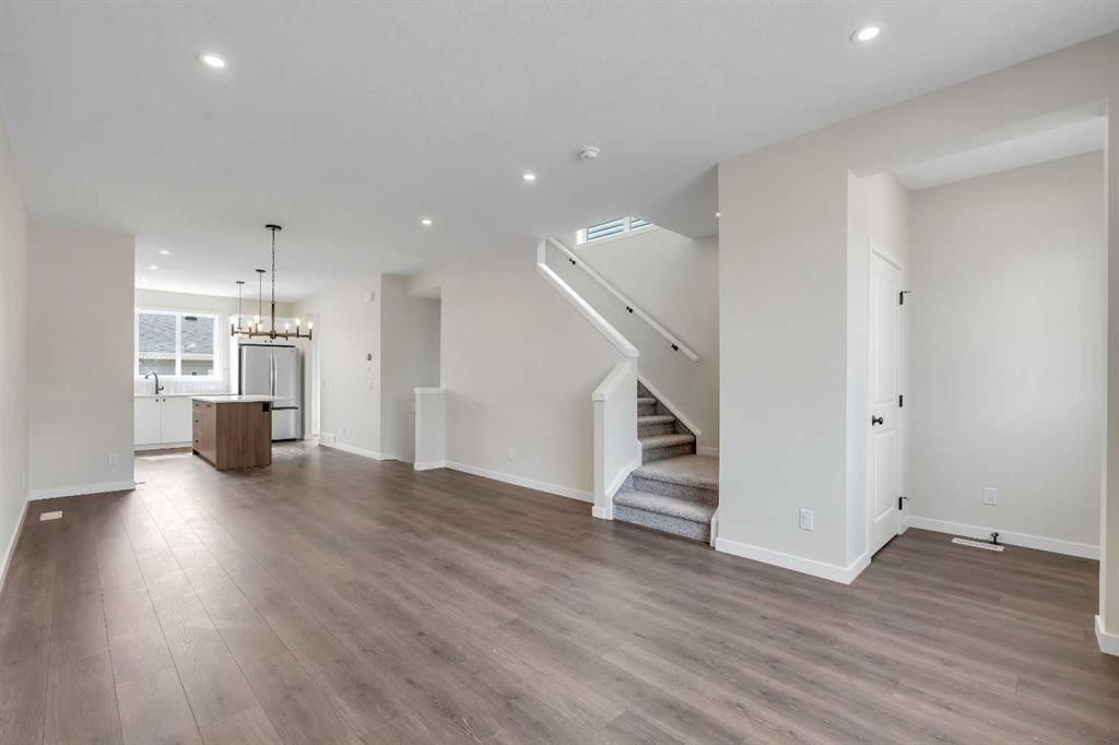 225 Heirloom Way SE, Calgary — photo 4 of 40