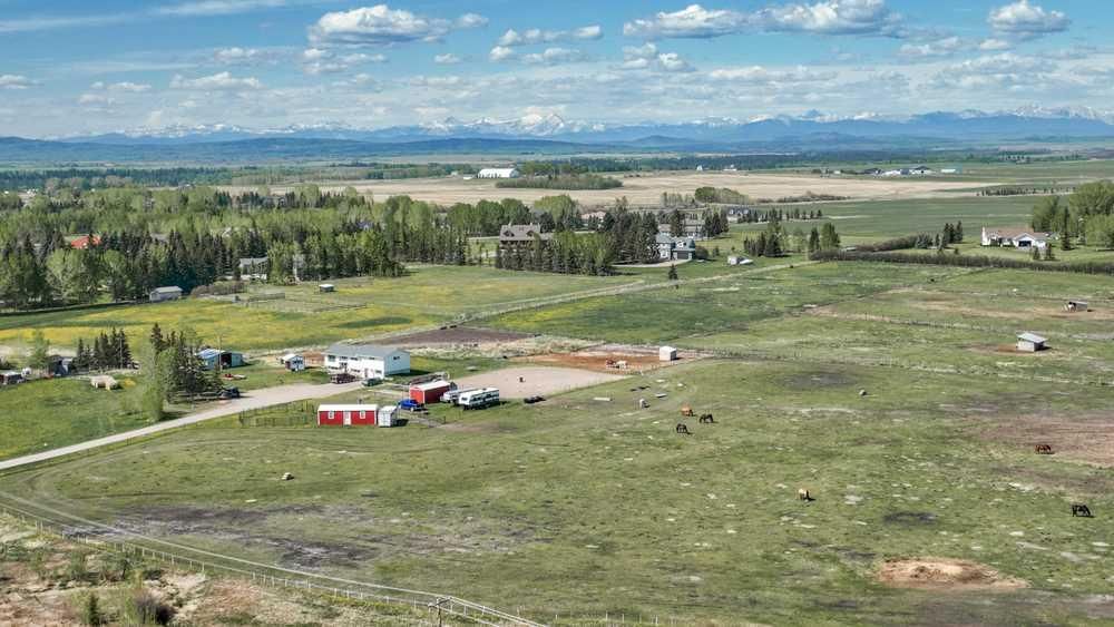 243201 Range Road 33, Rural Rocky View County — photo 4 of 11