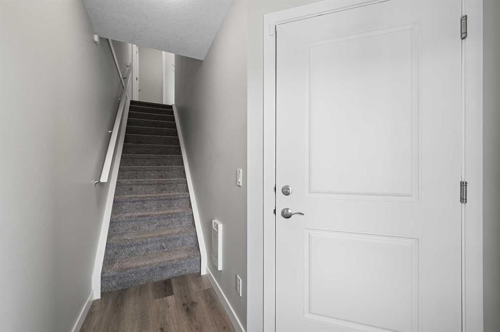376 210 Avenue SW, Calgary — photo 4 of 29