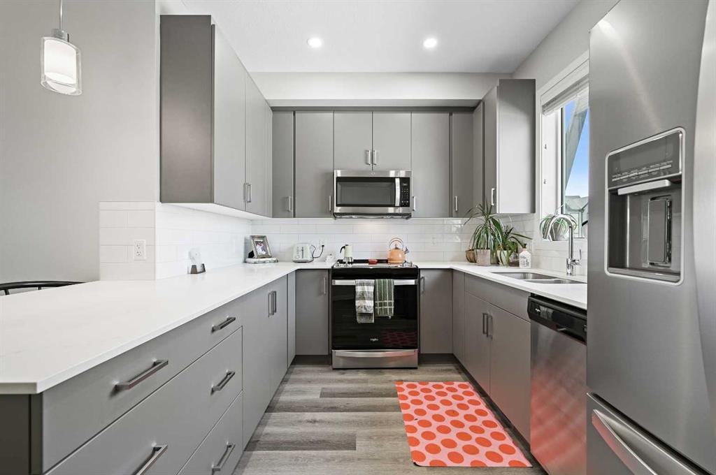 376 210 Avenue SW, Calgary — photo 5 of 29