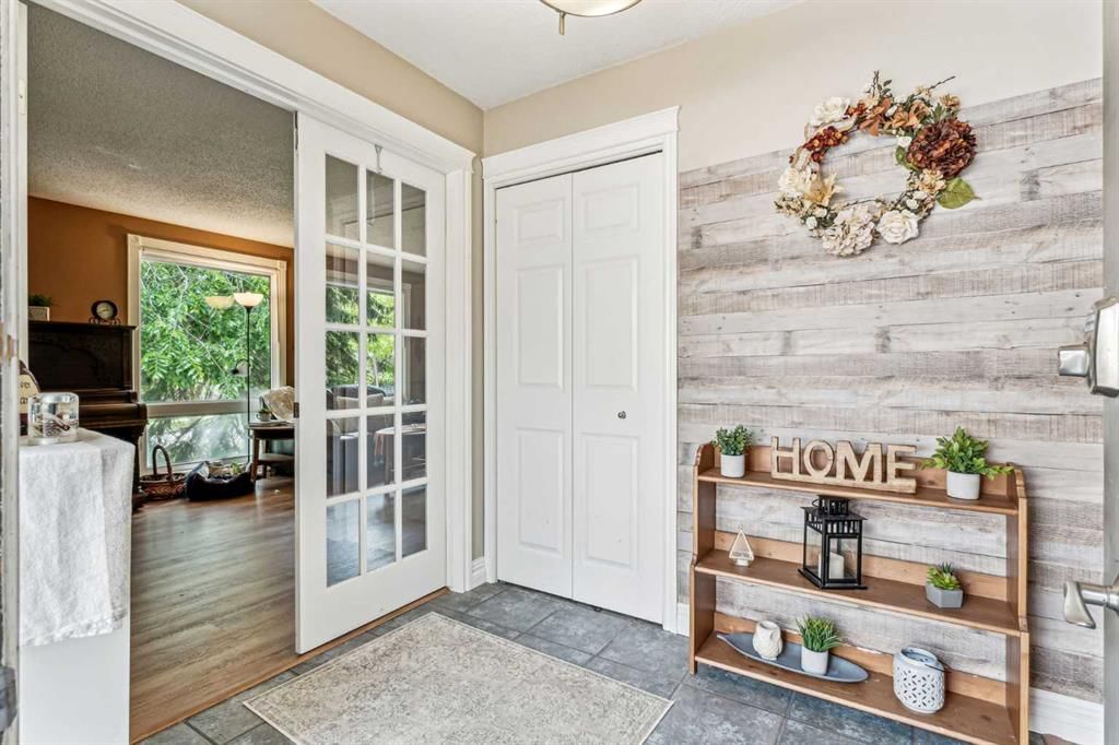 220 72 Avenue NE, Calgary — main listing photo