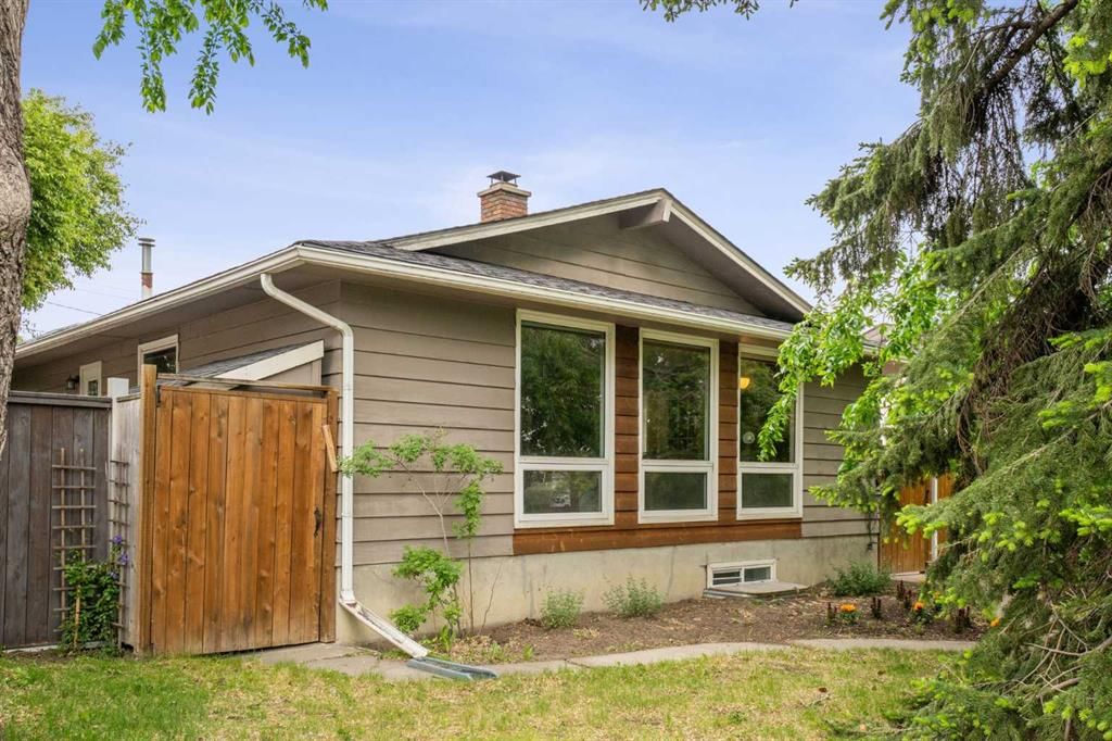 220 72 Avenue NE, Calgary — photo 3 of 45
