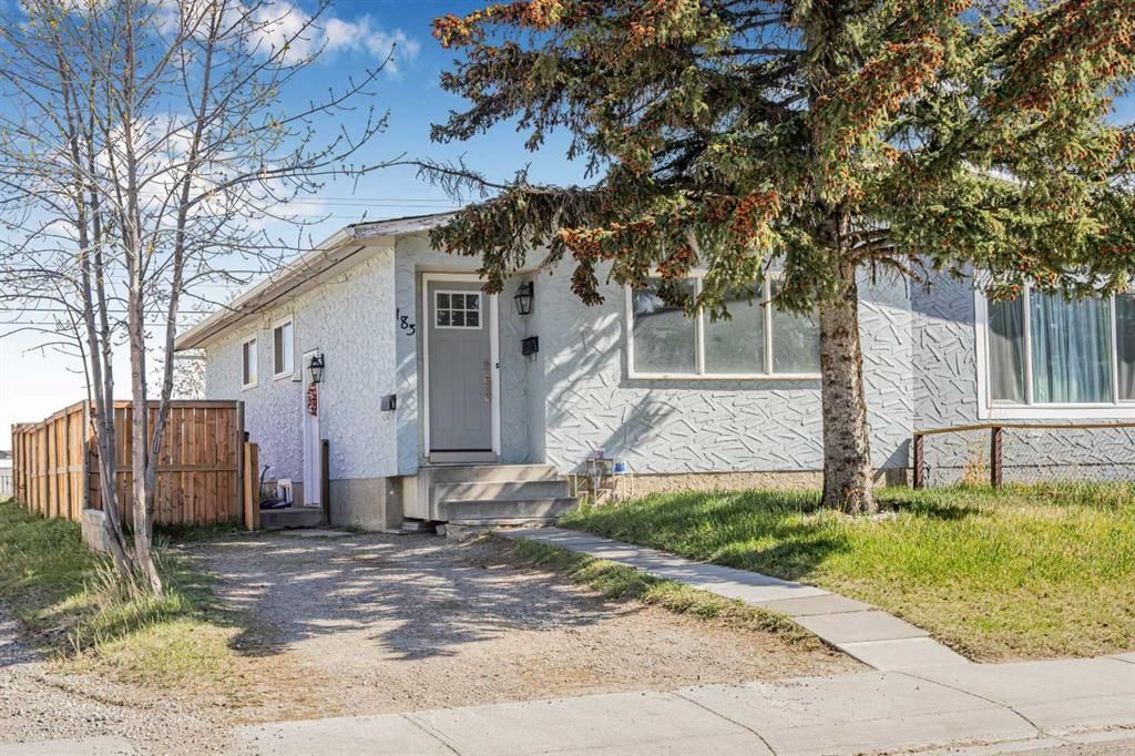 183 Penbrooke Close SE, Calgary — photo 2 of 33