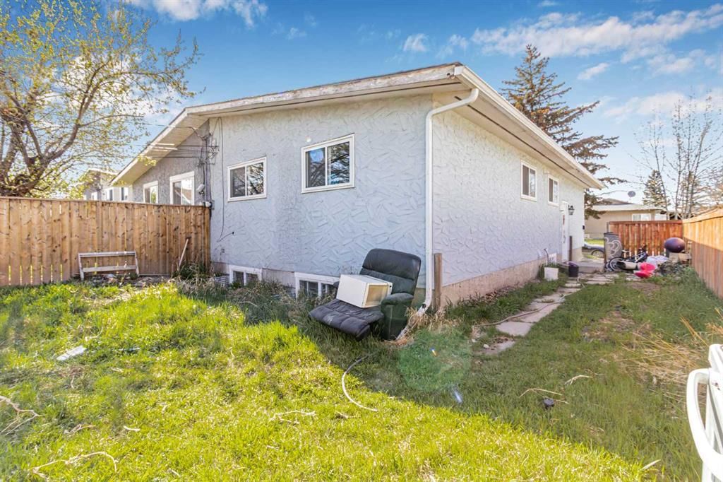 183 Penbrooke Close SE, Calgary — photo 3 of 33