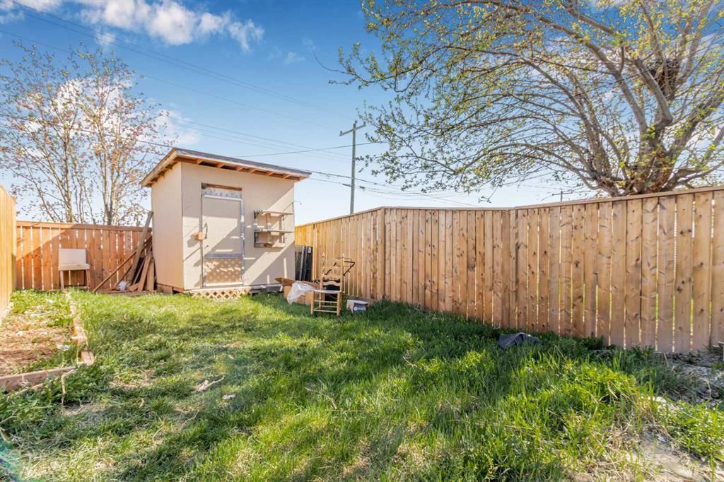 183 Penbrooke Close SE, Calgary — photo 5 of 33