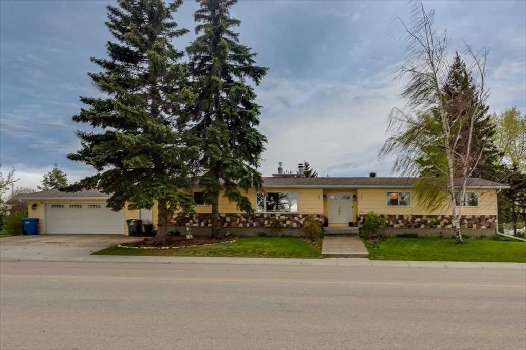 1203 Gough Road, Carstairs — photo 2 of 27