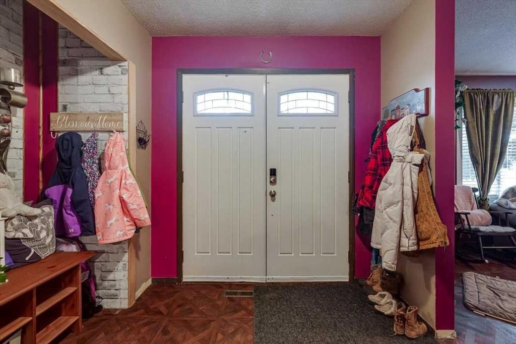 1203 Gough Road, Carstairs — photo 4 of 27