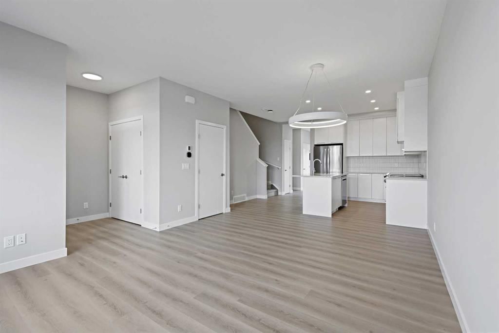 7075 Rangeview Avenue SE, Calgary — photo 2 of 15