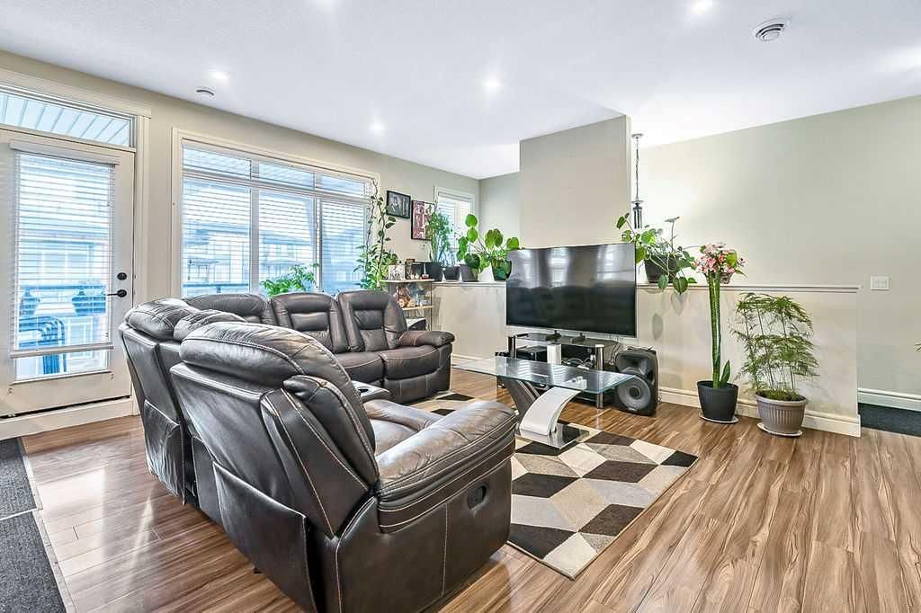 237 Savanna Walk NE, Calgary — photo 2 of 25