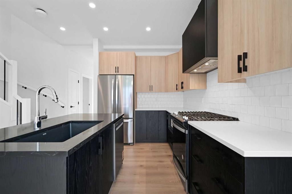 14520 24 Street NW, Calgary — photo 3 of 21