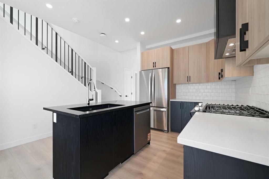 14520 24 Street NW, Calgary — photo 4 of 21