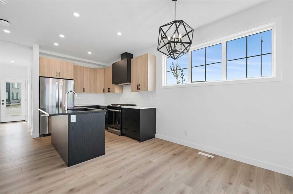 14520 24 Street NW, Calgary — photo 5 of 21