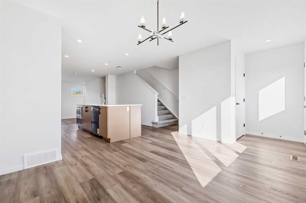 882 Wolf Willow Boulevard SE, Calgary — photo 4 of 16