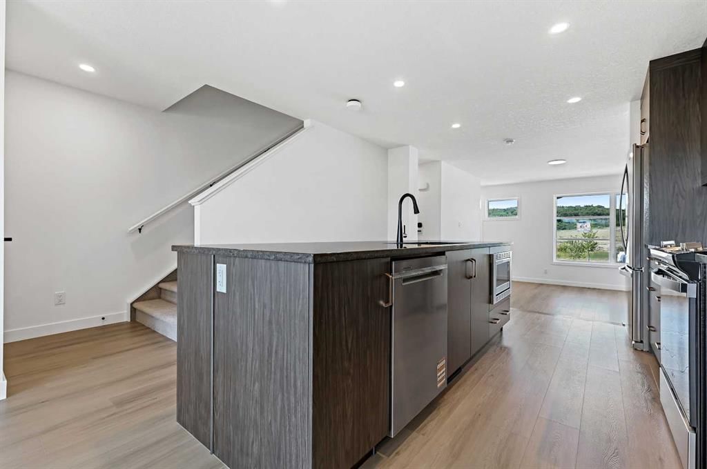 894 Wolf Willow Boulevard SE, Calgary — photo 3 of 16