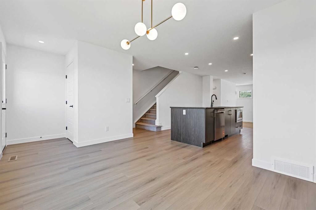 894 Wolf Willow Boulevard SE, Calgary — photo 4 of 16