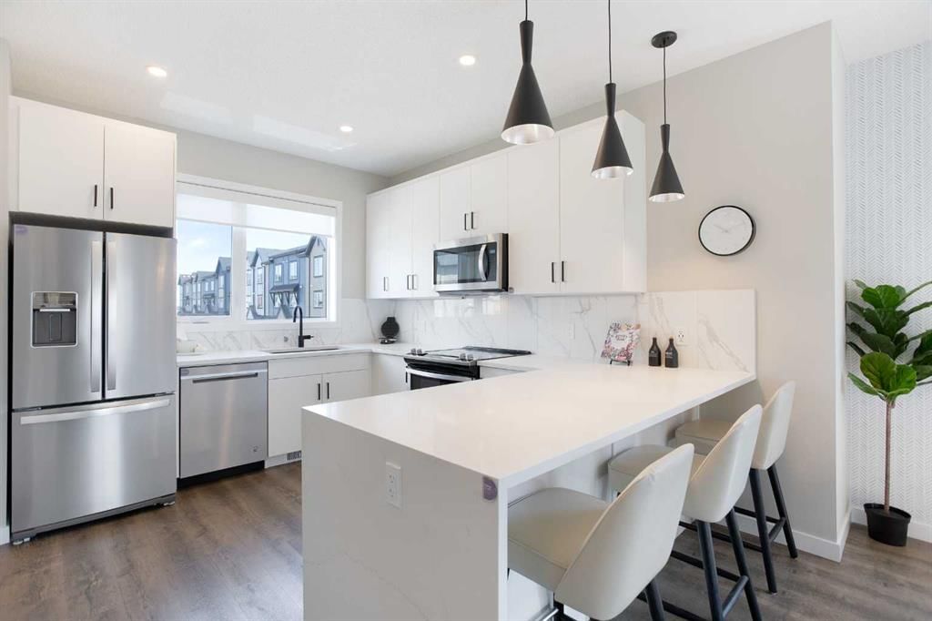 896 Belmont Drive SW, Calgary — photo 2 of 26