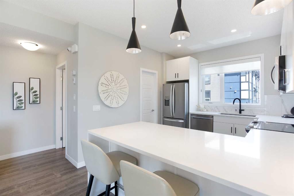896 Belmont Drive SW, Calgary — photo 3 of 26