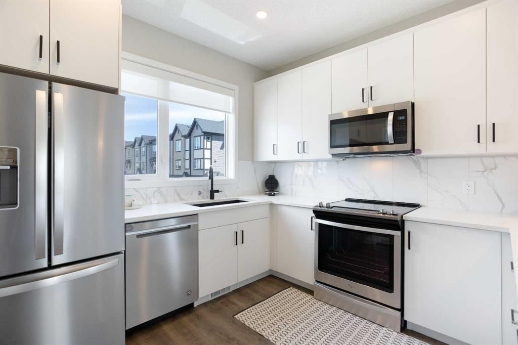 896 Belmont Drive SW, Calgary — photo 4 of 26