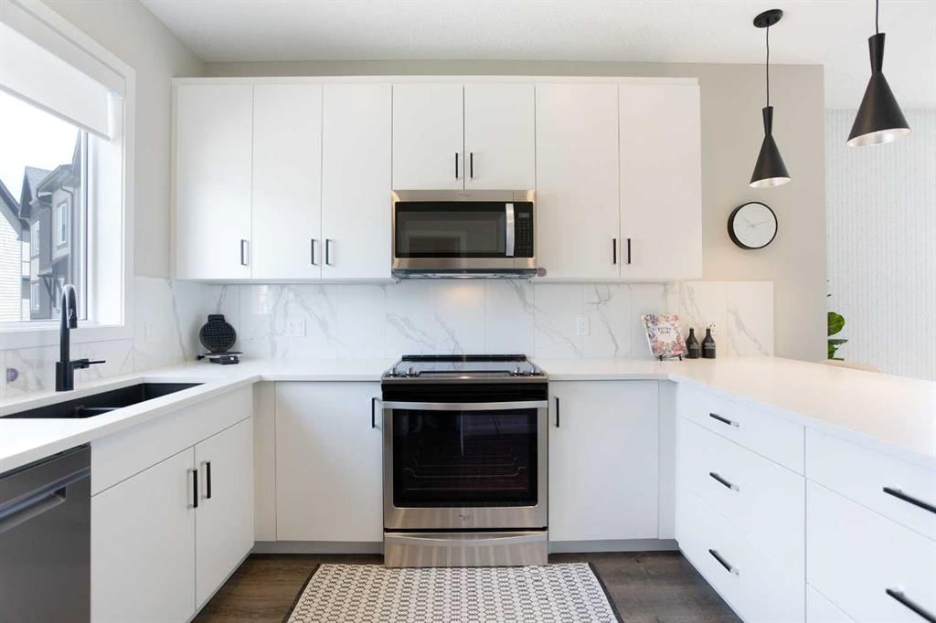 896 Belmont Drive SW, Calgary — photo 5 of 26