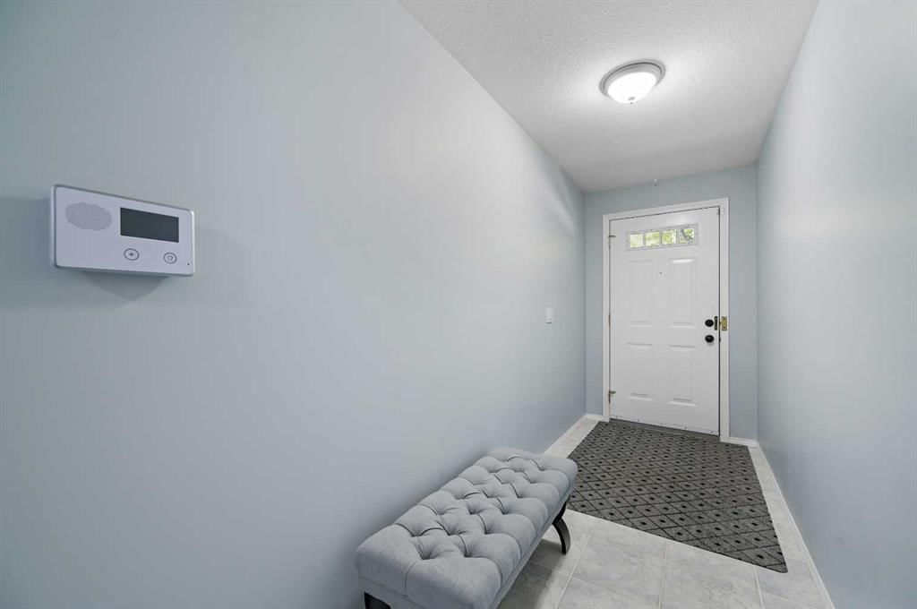 6603 Pinecliff Grove NE, Calgary — photo 3 of 28