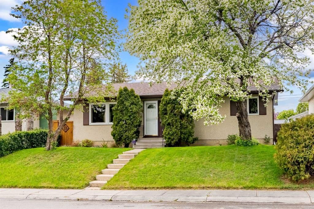 60 Marbrooke Circle NE, Calgary — photo 4 of 39