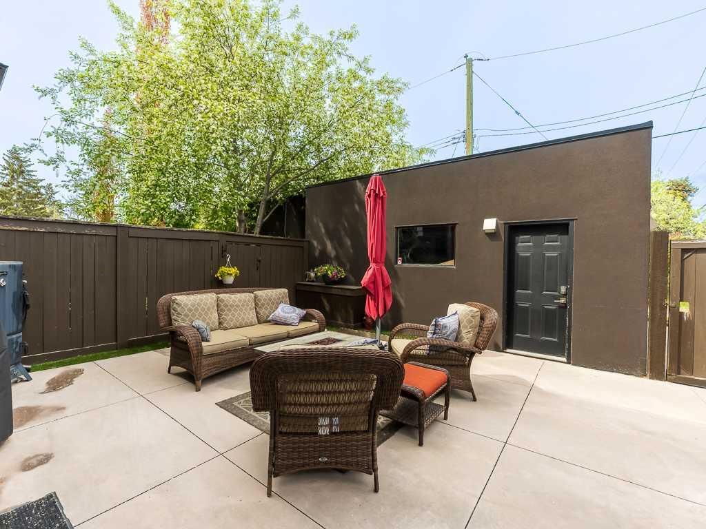 2107 23 Avenue SW, Calgary — photo 5 of 45