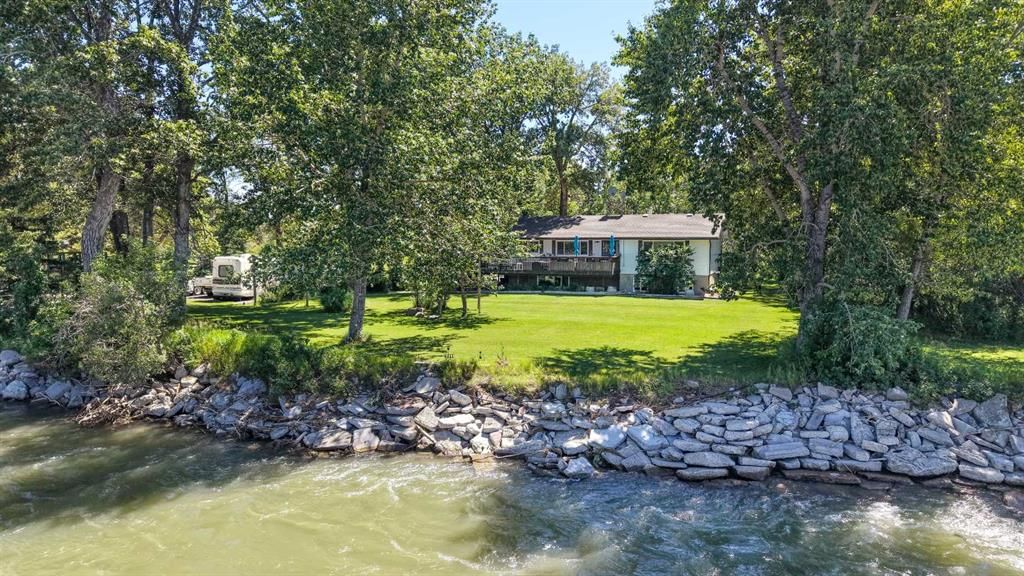 530027 56 Street E, Rural Foothills County — main listing photo