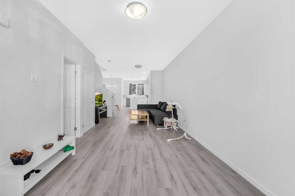 487 Tekarra Drive NW, Calgary — photo 4 of 36