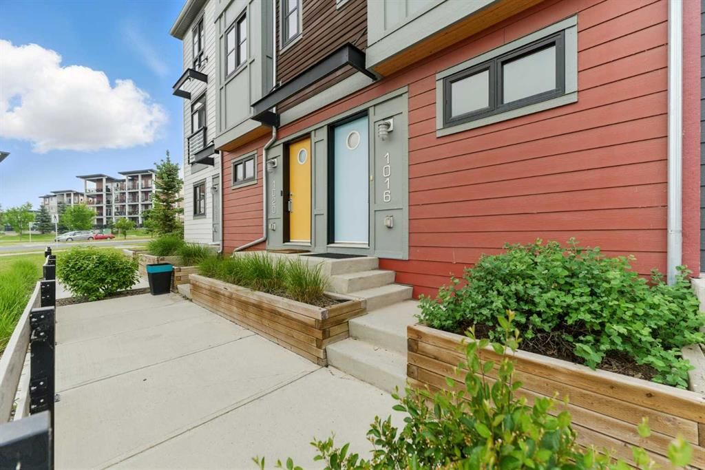 1016 Walden Drive SE, Calgary — photo 4 of 34