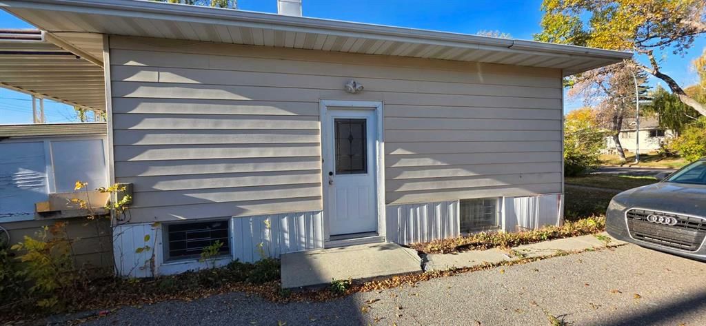 488 Northmount Drive NW, Calgary — photo 4 of 25