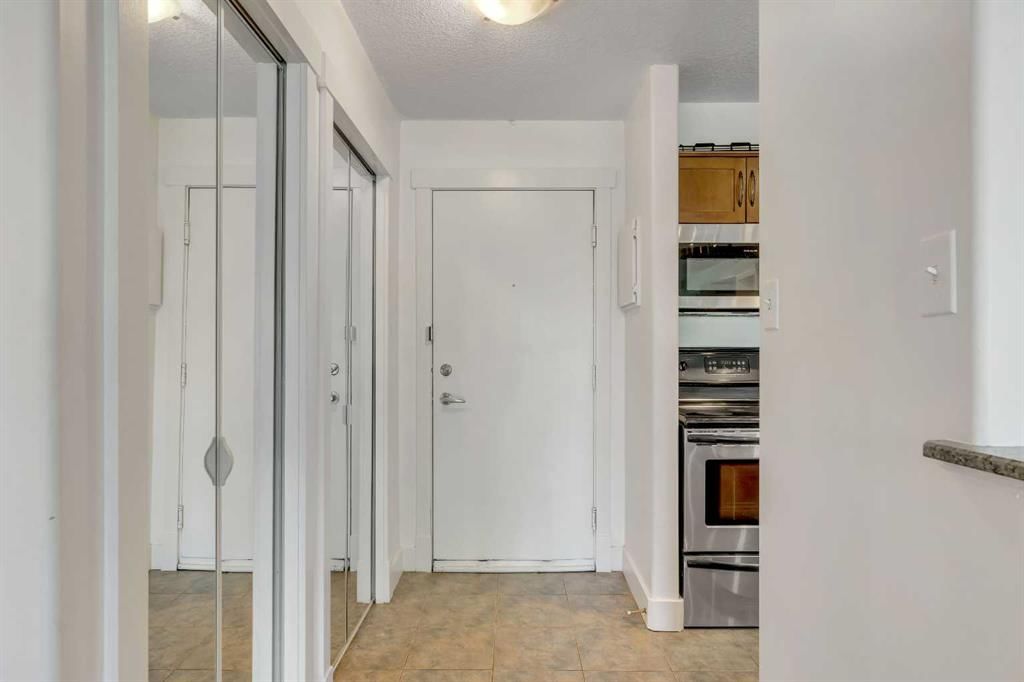 309, 355 5 Avenue NE, Calgary — photo 3 of 17