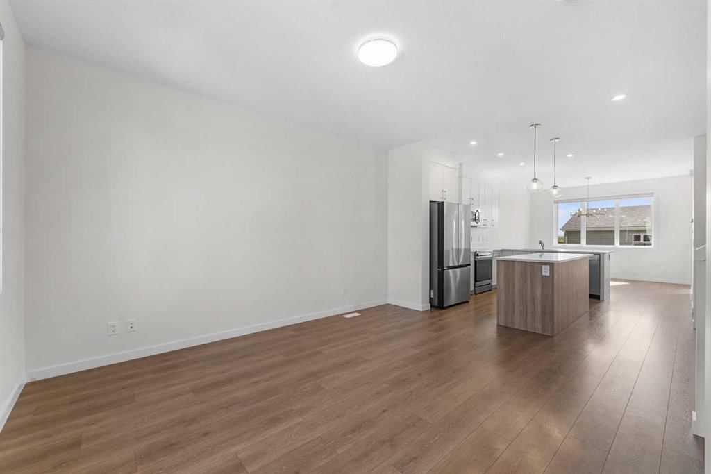 1961 Rangeview Drive SE, Calgary — photo 4 of 36