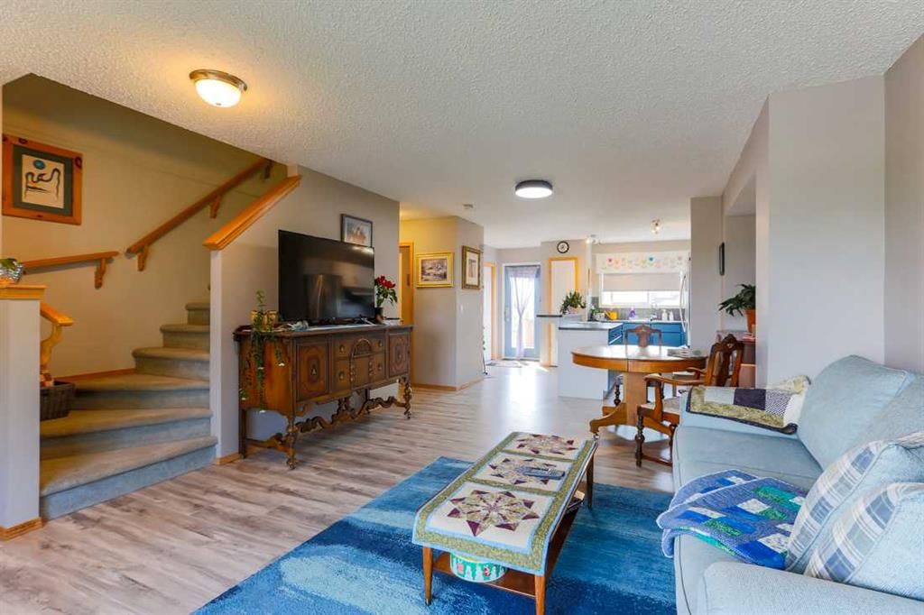 246 Cramond Court SE, Calgary — photo 5 of 22