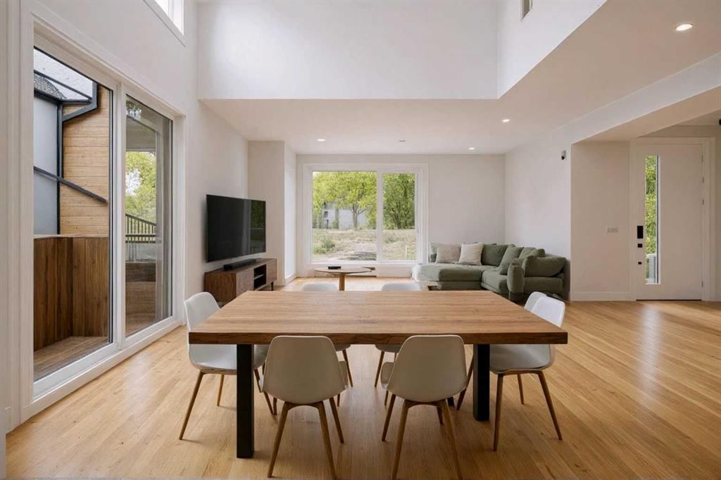 1725 23 Avenue NW, Calgary — photo 2 of 50
