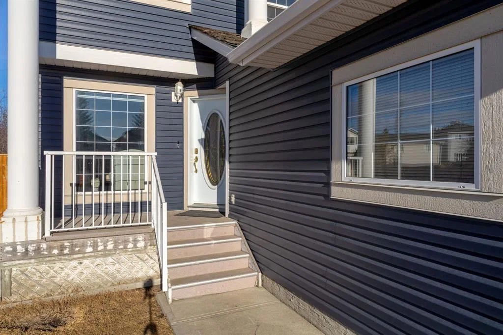 717 Coral Springs Boulevard NE, Calgary — photo 4 of 37