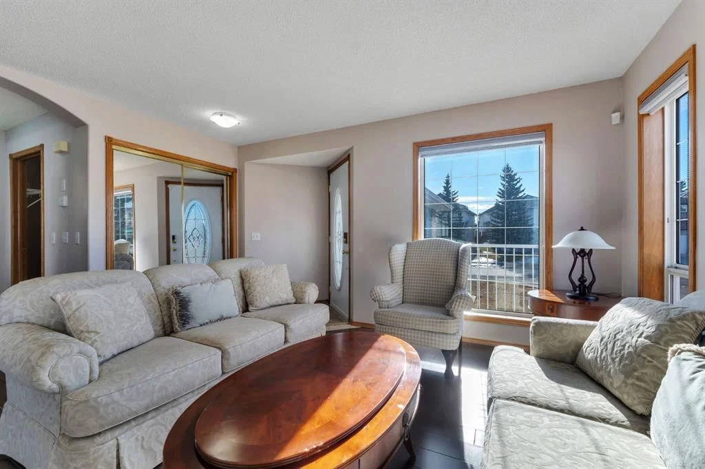 717 Coral Springs Boulevard NE, Calgary — photo 5 of 37