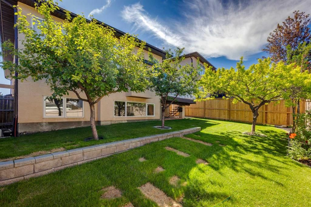 72 Panatella Manor NW, Calgary — photo 5 of 43