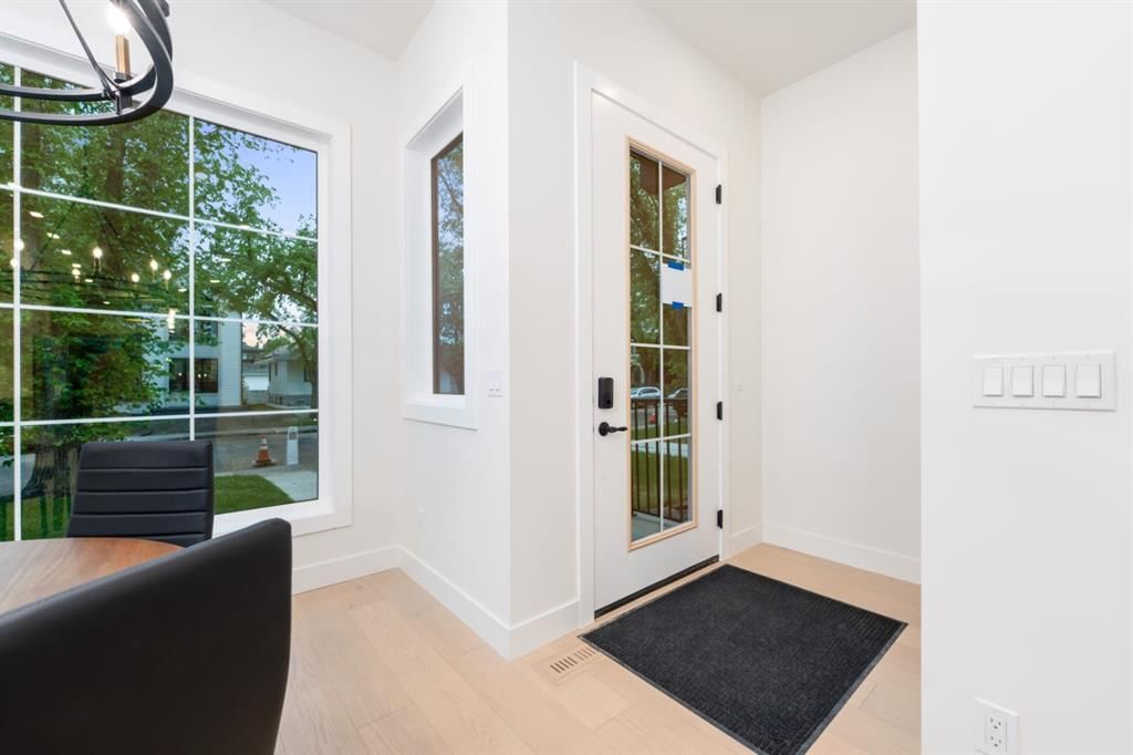 2522 4 Avenue NW, Calgary — photo 3 of 27