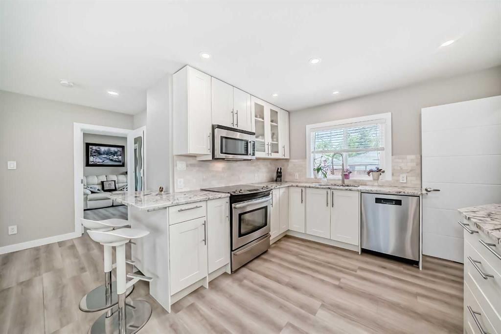 103 Warwick Drive SW, Calgary — photo 5 of 40