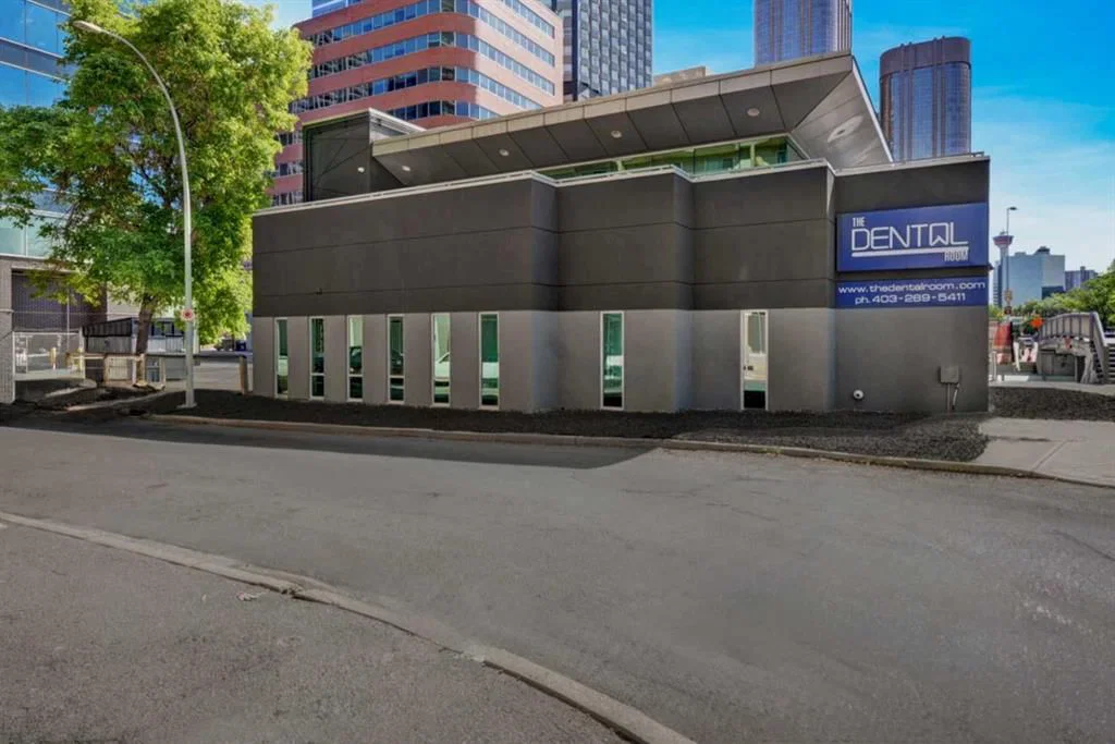 902 9 Avenue SW, Calgary — photo 3 of 25