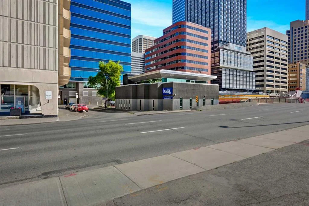 902 9 Avenue SW, Calgary — photo 4 of 25