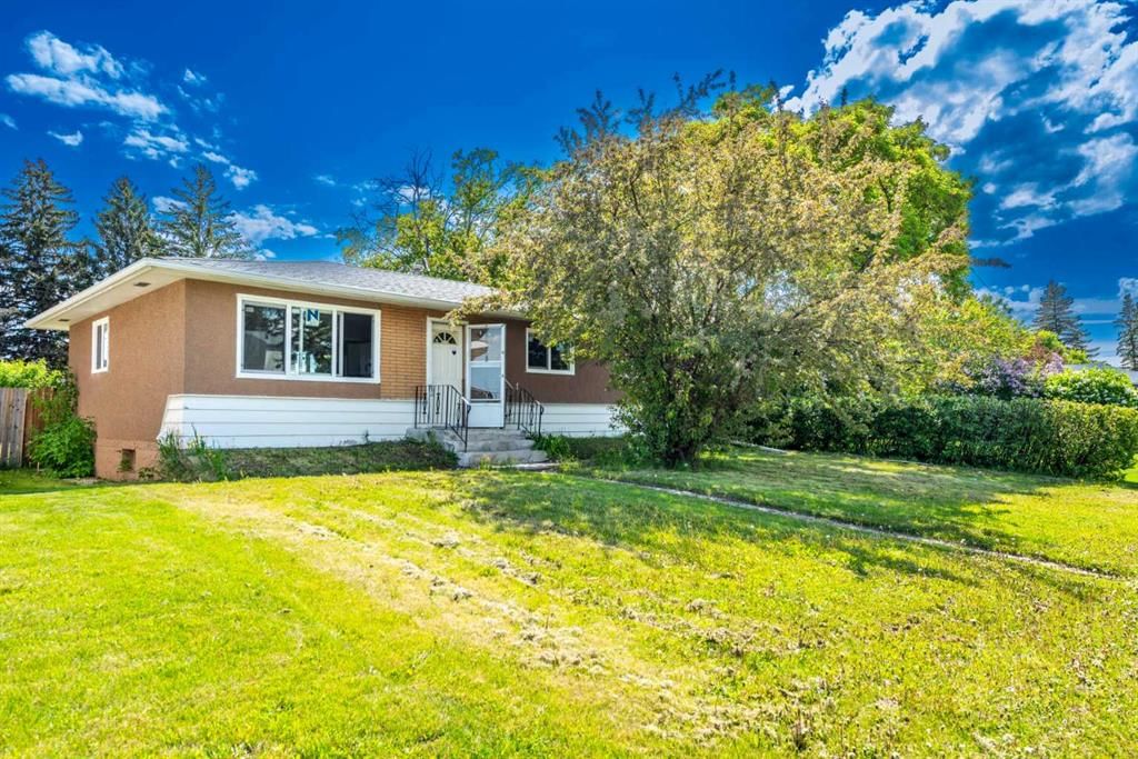 5407 14 Avenue SE, Calgary — main listing photo