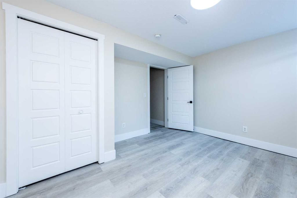 5407 14 Avenue SE, Calgary — photo 2 of 32